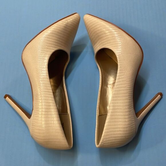 Torta Caliente Cream Faux Snakeskin Pointed Toe High Heel Pumps Women’s Sz 8 - Picture 7 of 10